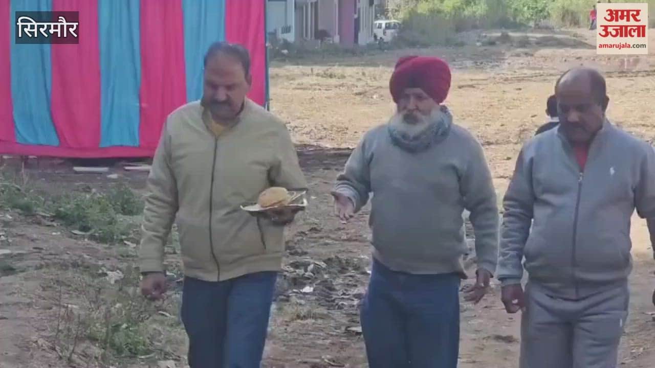 Sirmour A community feast was organized in Dhabon Mohalla