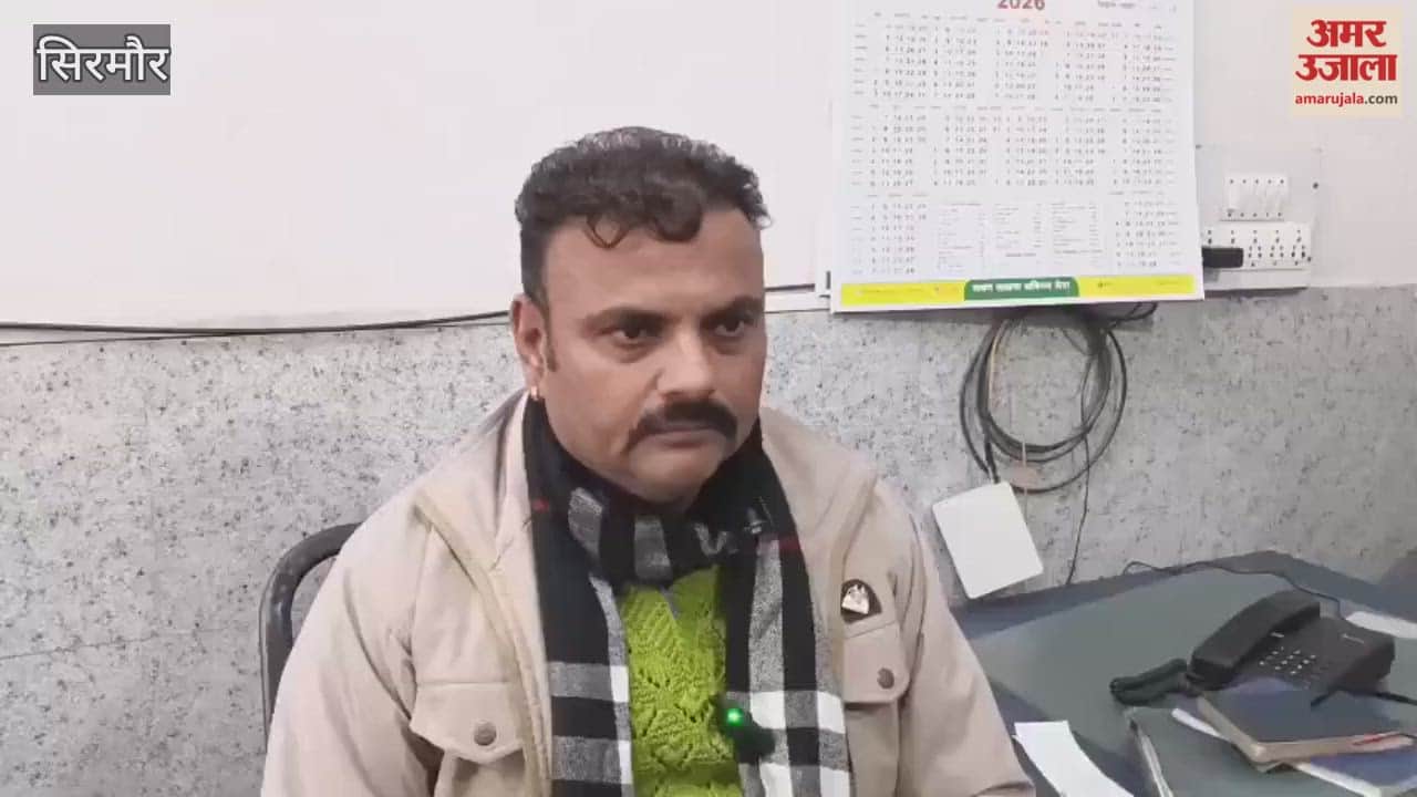 Sirmour The depot in-charge said that two corporation buses are stuck in snow and mud