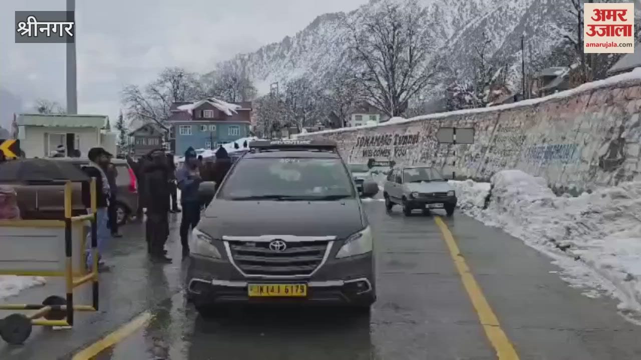 Drivers heading towards Sonamarg, Kullan and Gagangir were advised to use mandatory anti-skid chains for safe travel.