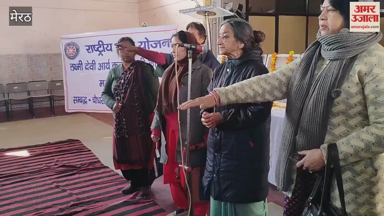 Meerut: Motivated girl students to vote