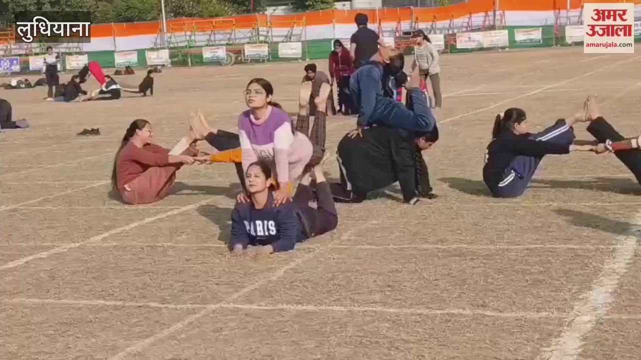 लुधियाना में गणतंत्र दिवस समारोह के लिए रिहर्सल करते योगशाला के सदस्य