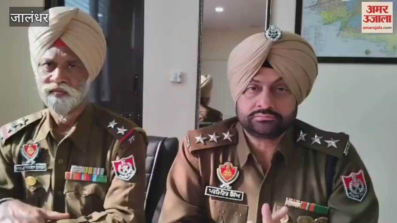 police constable on duty with a Shiv Sena leader extorted money he suspended