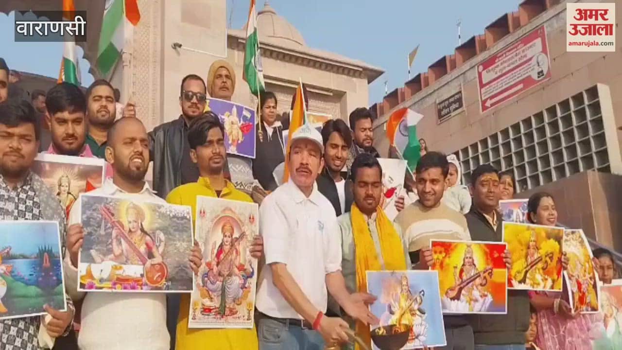 paid homage nature at Ganga Dwar and performed aarti of Goddess Saraswati