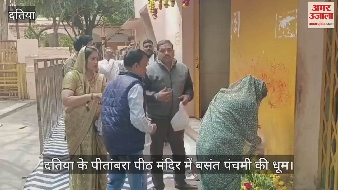 Basant Panchami celebrated with great pomp at Pitambara Peeth Temple