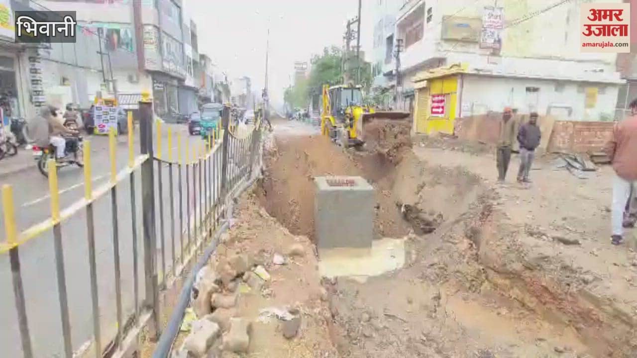 Finally, after two and a half years, the problem of the collapsed sewer line at Dinod Gate in Bhiwani has been resolved, and a new manhole has been constructed.