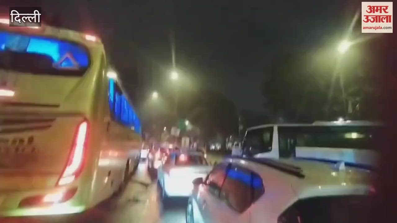 Long traffic jam near Andhra Bhawan in Delhi