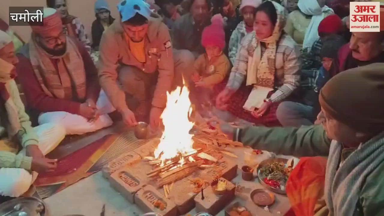 Chamoli: Basant Panchami festival was celebrated with great enthusiasm at Saraswati Shishu Mandir, Tharali.