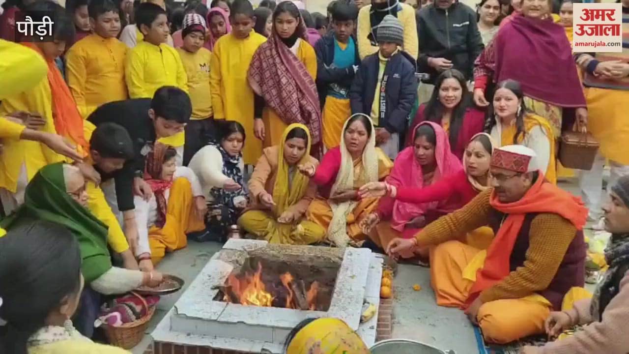 Havan ceremony was held in Srinagar on Basant Panchami, and children put up an exhibition.