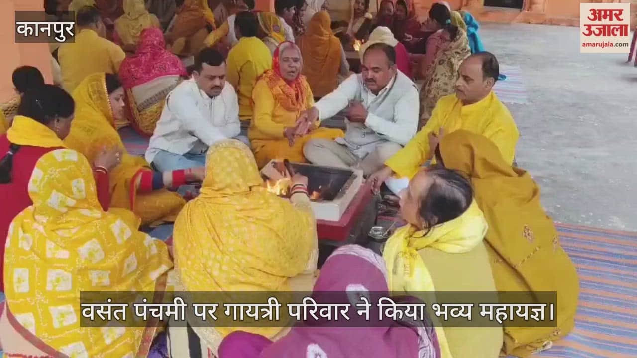 कानपुर: बारीश्वर महादेव मंदिर में गूंजे गायत्री मंत्र, मां शारदे की आराधना में उमड़े श्रद्धालु