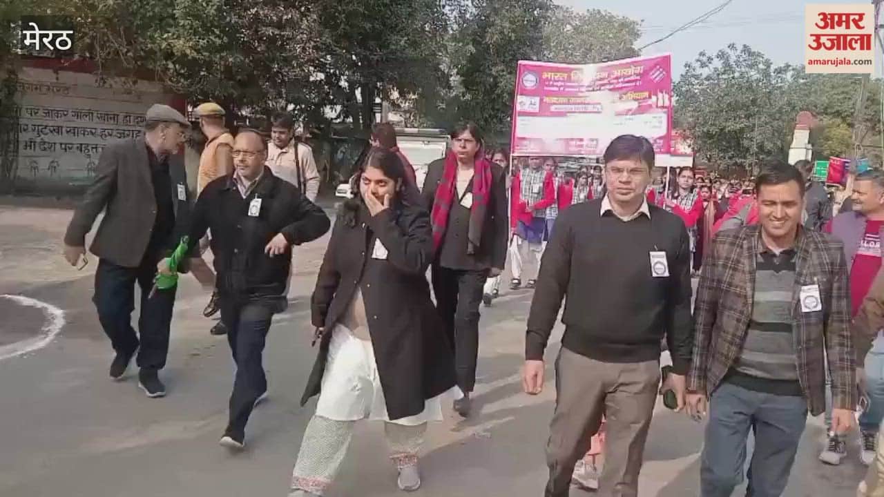 Meerut: Voter Awareness Rally flagged off from Commissioner Office in Meerut
