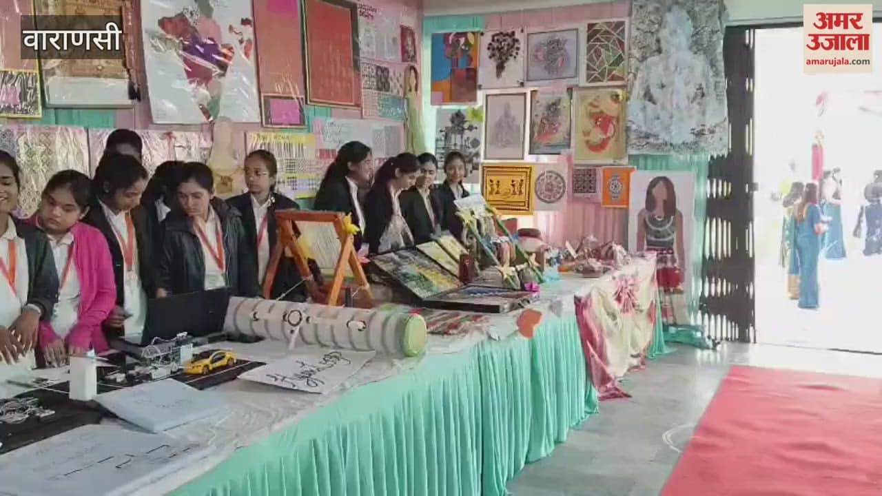 Female students organized science exhibition in varanasi