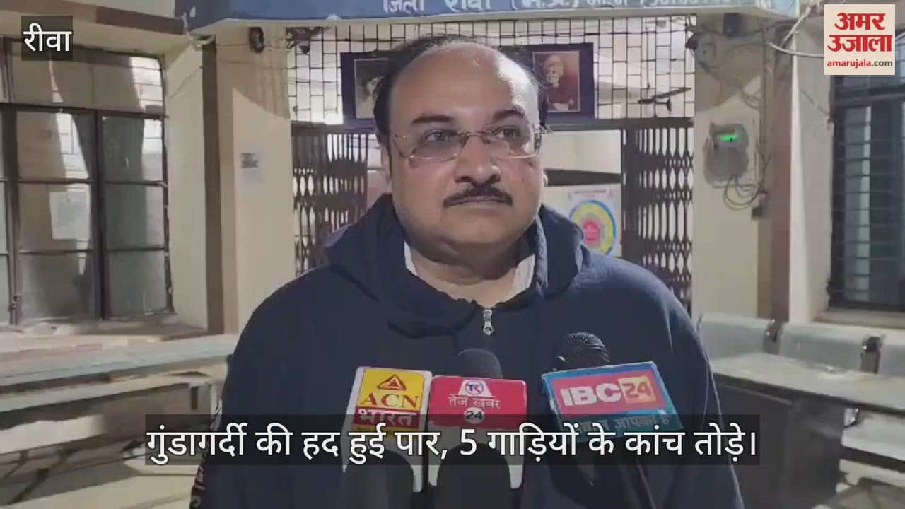 Bike riders indulge in hooliganism in broad daylight at Shilpi Plaza in Rewa breaking  windows of 5 vehicles