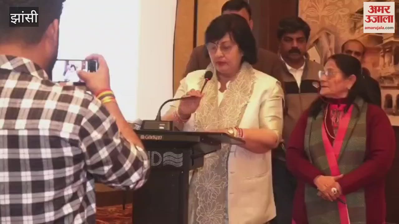Jhansi: Minister Pratibha Shukla said in the Best Pradhan Samaroh program – only when the villages develop, the country will progress.