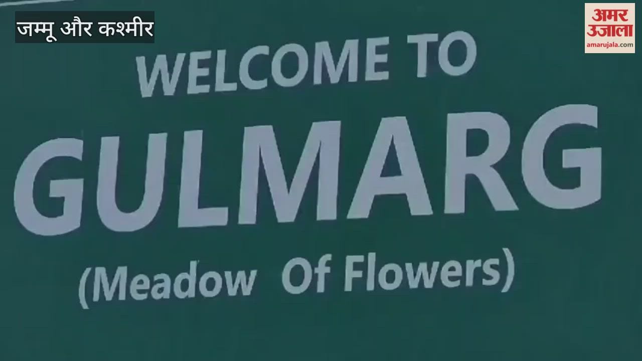 Heavy snowfall in Gulmarg