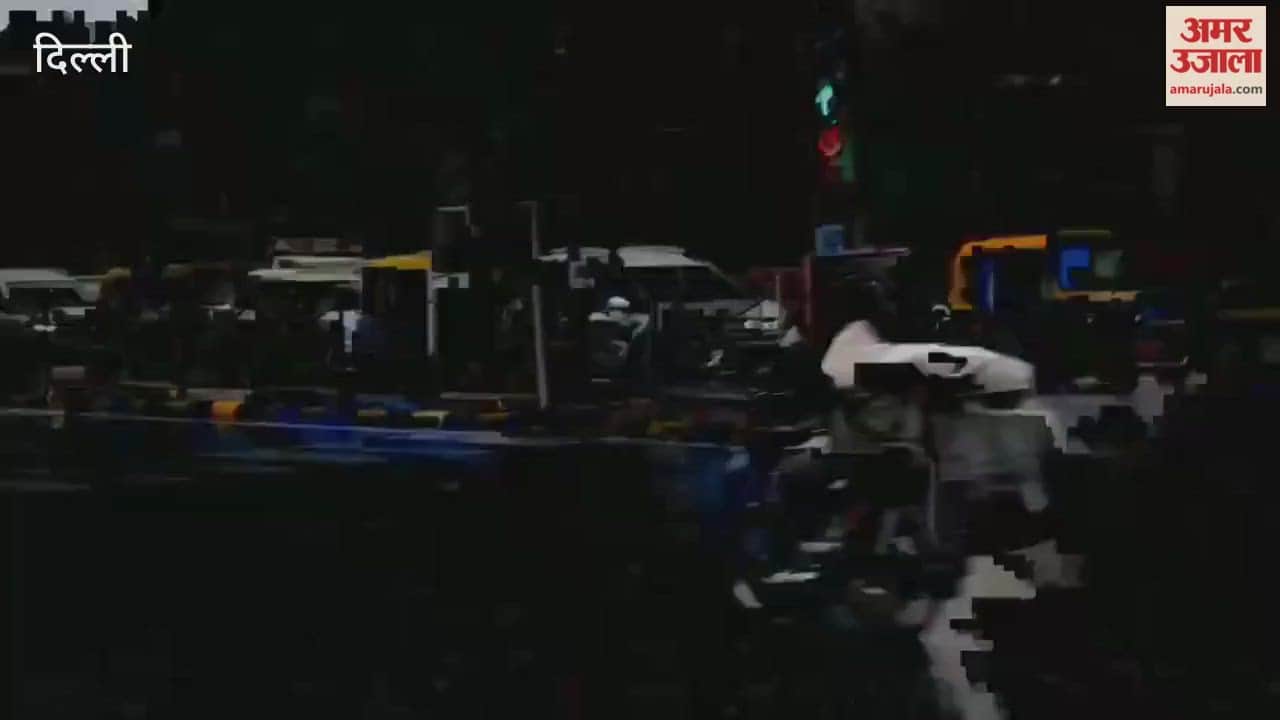 weather in Delhi has changed again, with strong winds and rain