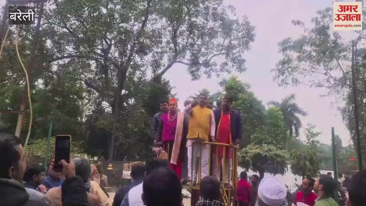 Upper caste people gathered in Bareilly to support the suspended officer Alankar Agnihotri