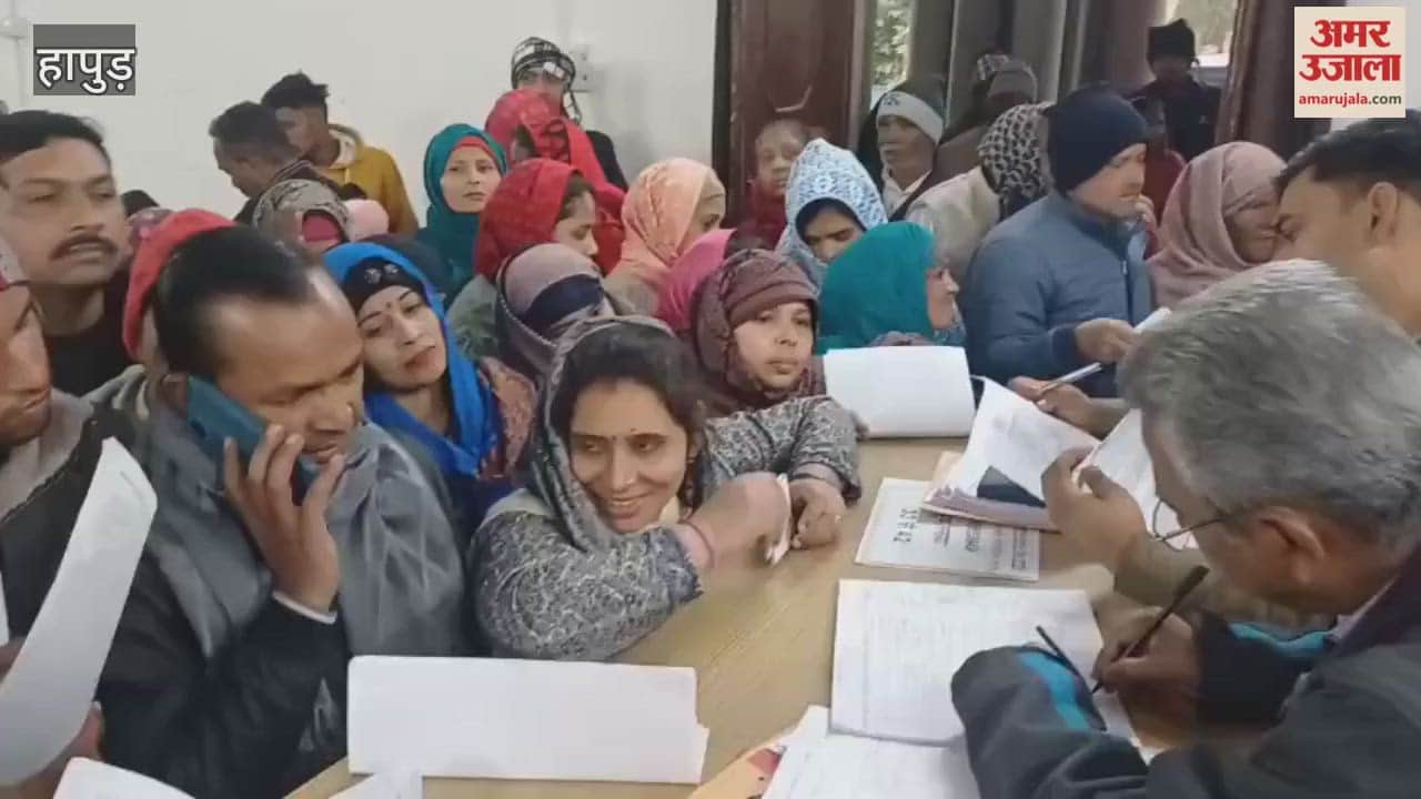 A crowd of people gathered at the municipality in Hapur to respond to the notices.