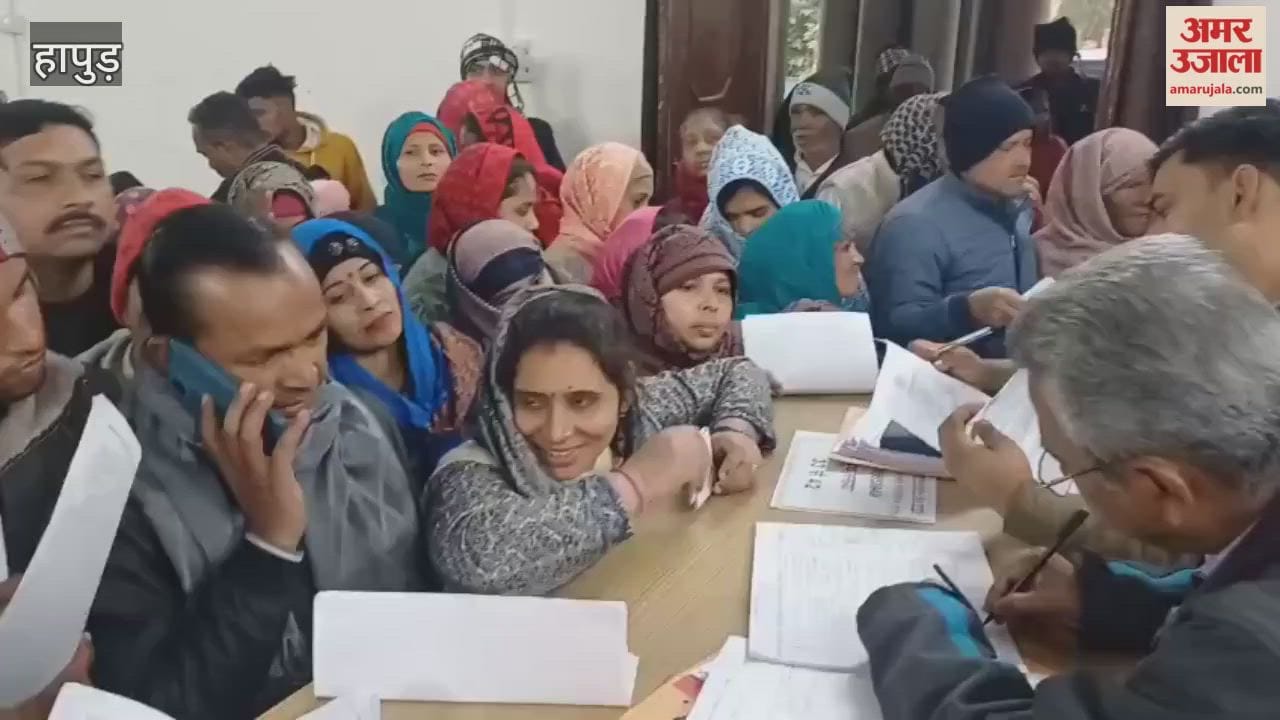 A crowd of people gathered at the municipality in Hapur to respond to the notices.