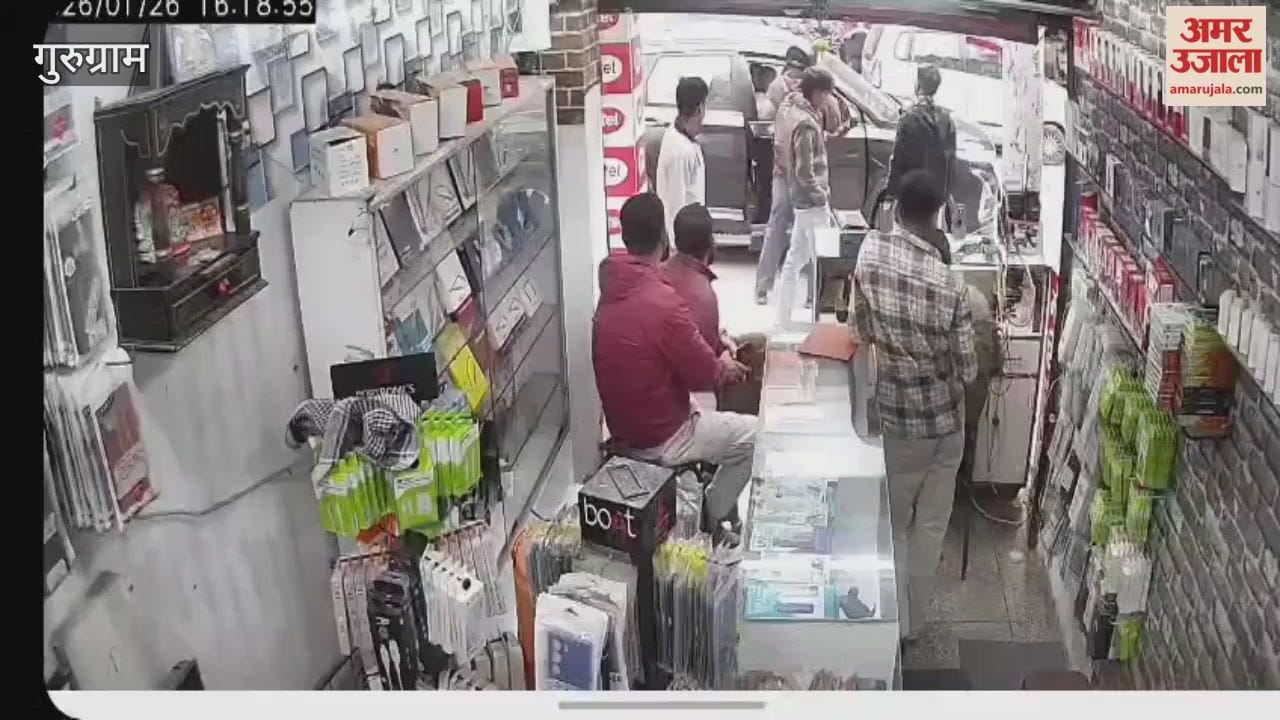 driver pointed pistol after side mirror of car touched bike In Gurugram