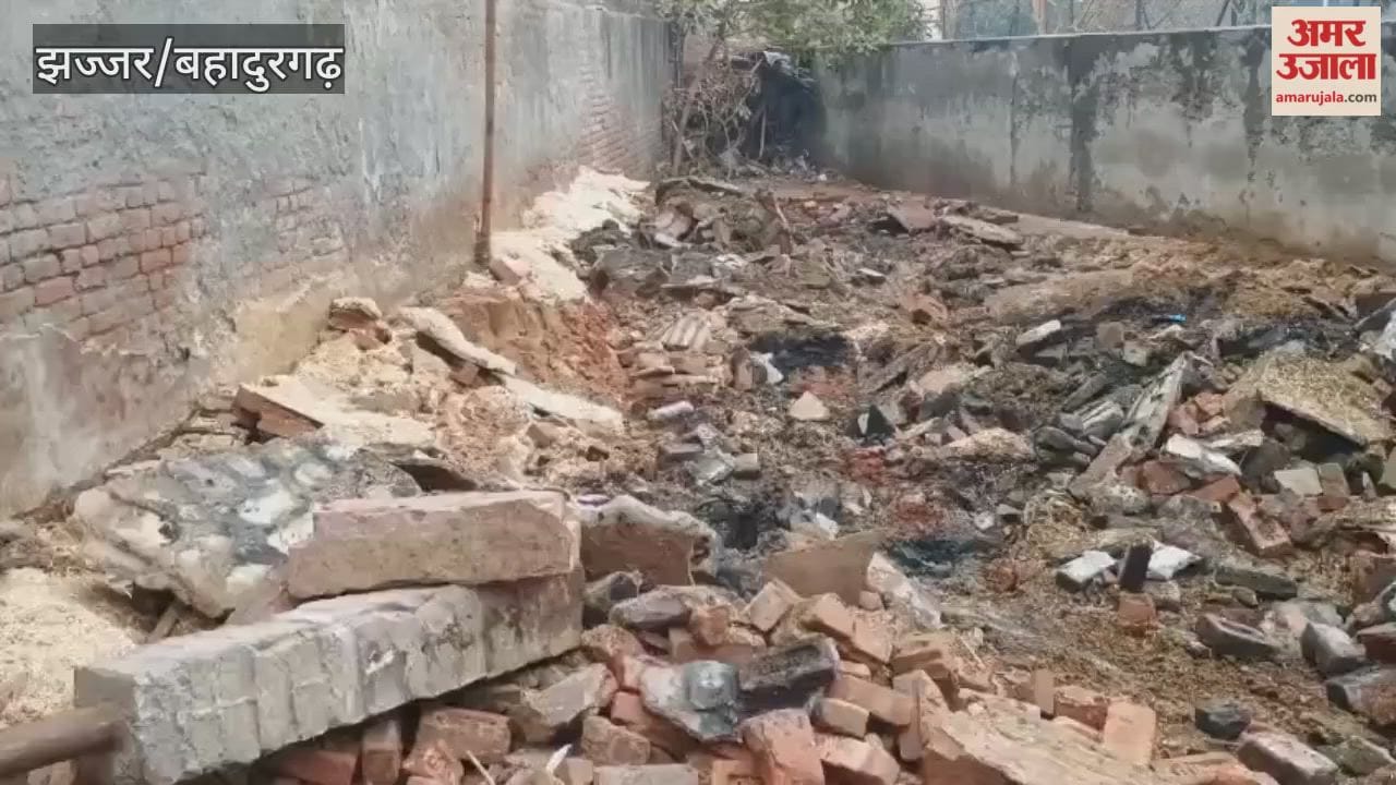 Encroachments were removed from Ambedkar Stadium in Bahadurgarh with the help of a JCB machine.