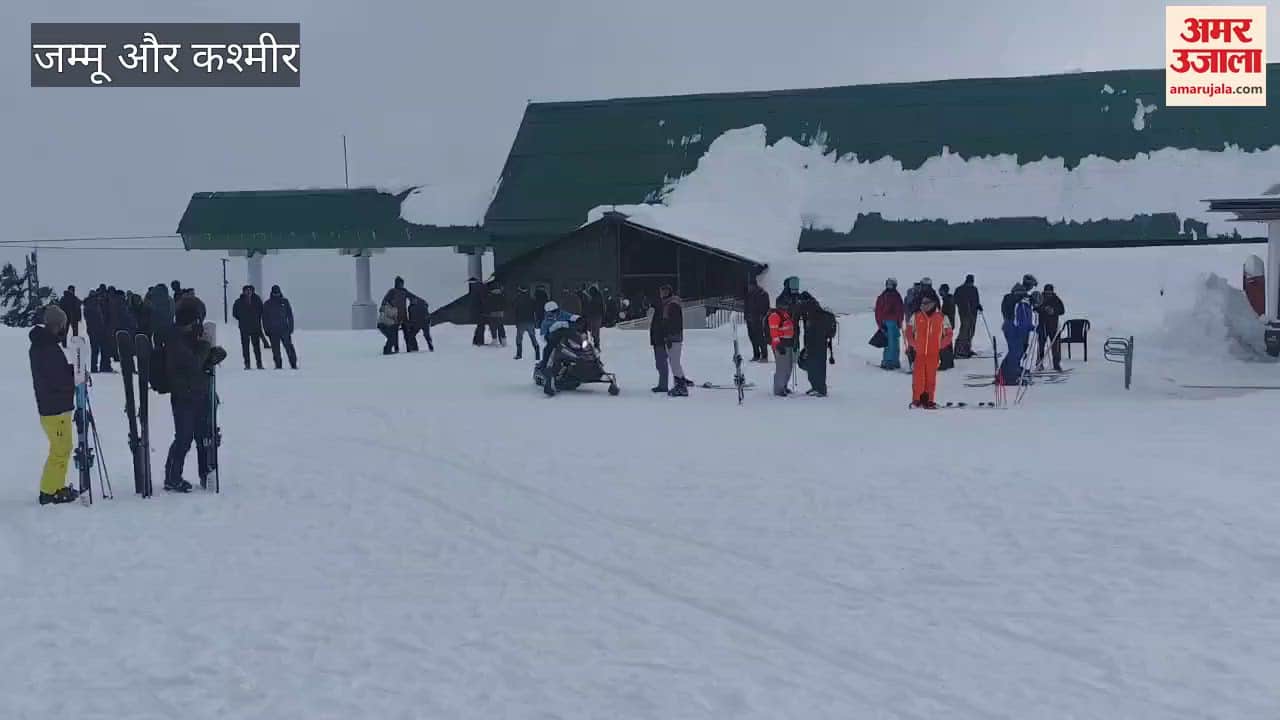 The Chief Minister of Jammu and Kashmir, Omar Abdullah, visited Gulmarg.