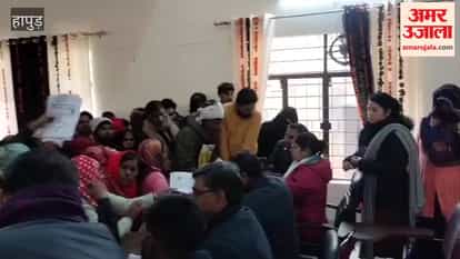 A crowd gathered at the DIET premises in Hapur to respond to the SIR notice.