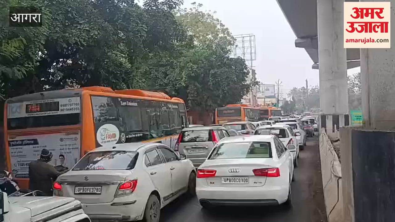 Collectorate Pratap Pur Stretch Choked No Traffic Police or UPMRC Guards in Sight