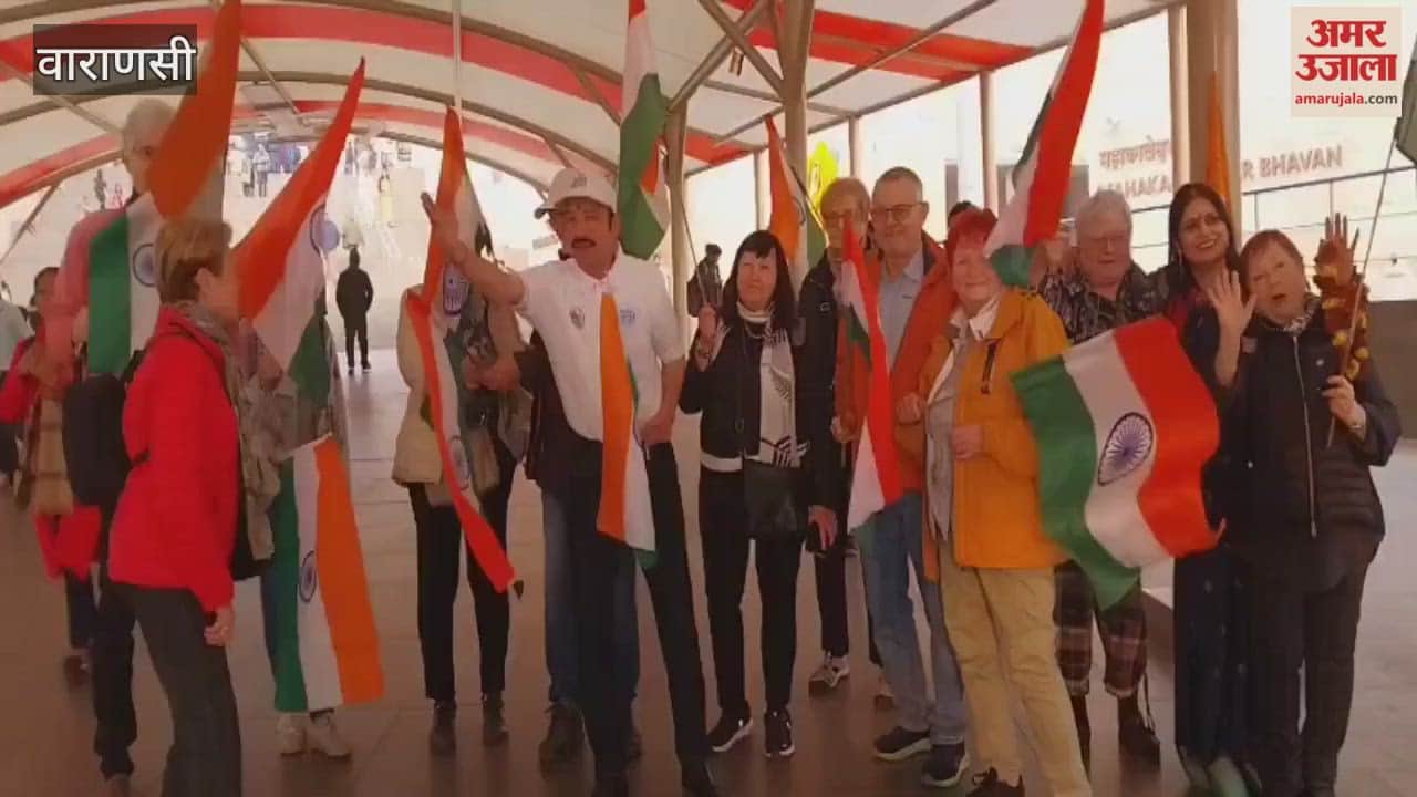 tricolor flag was unfurled from Vishwanath Darbar to Gangadhar homage was paid to Mother India