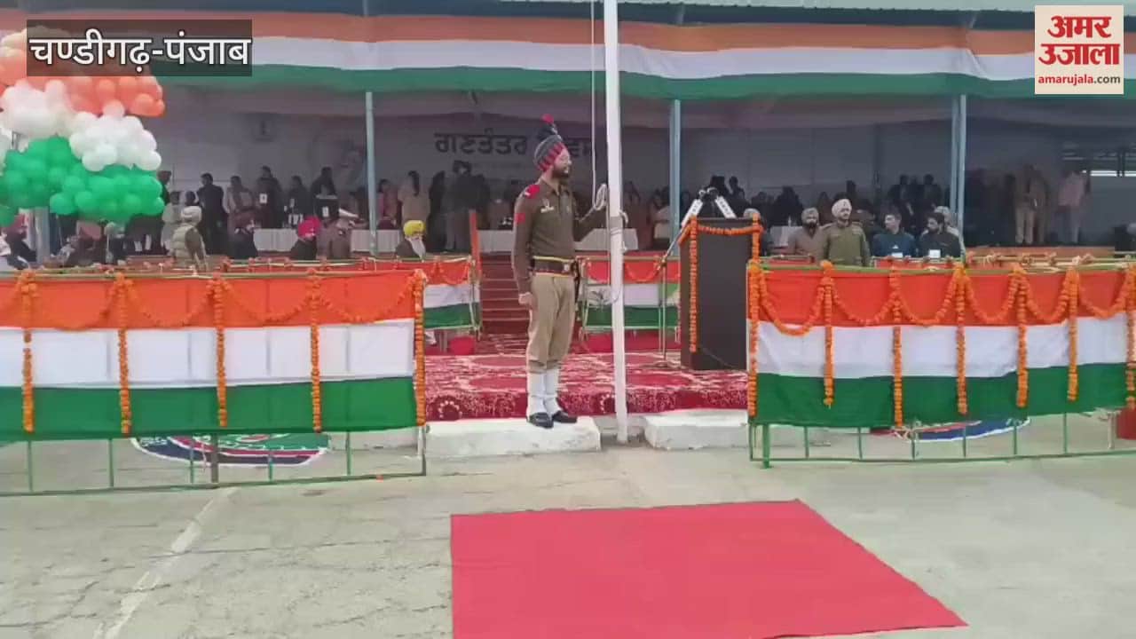 Minister Gurmeet Singh Khuddian hoisted the national flag in Moga