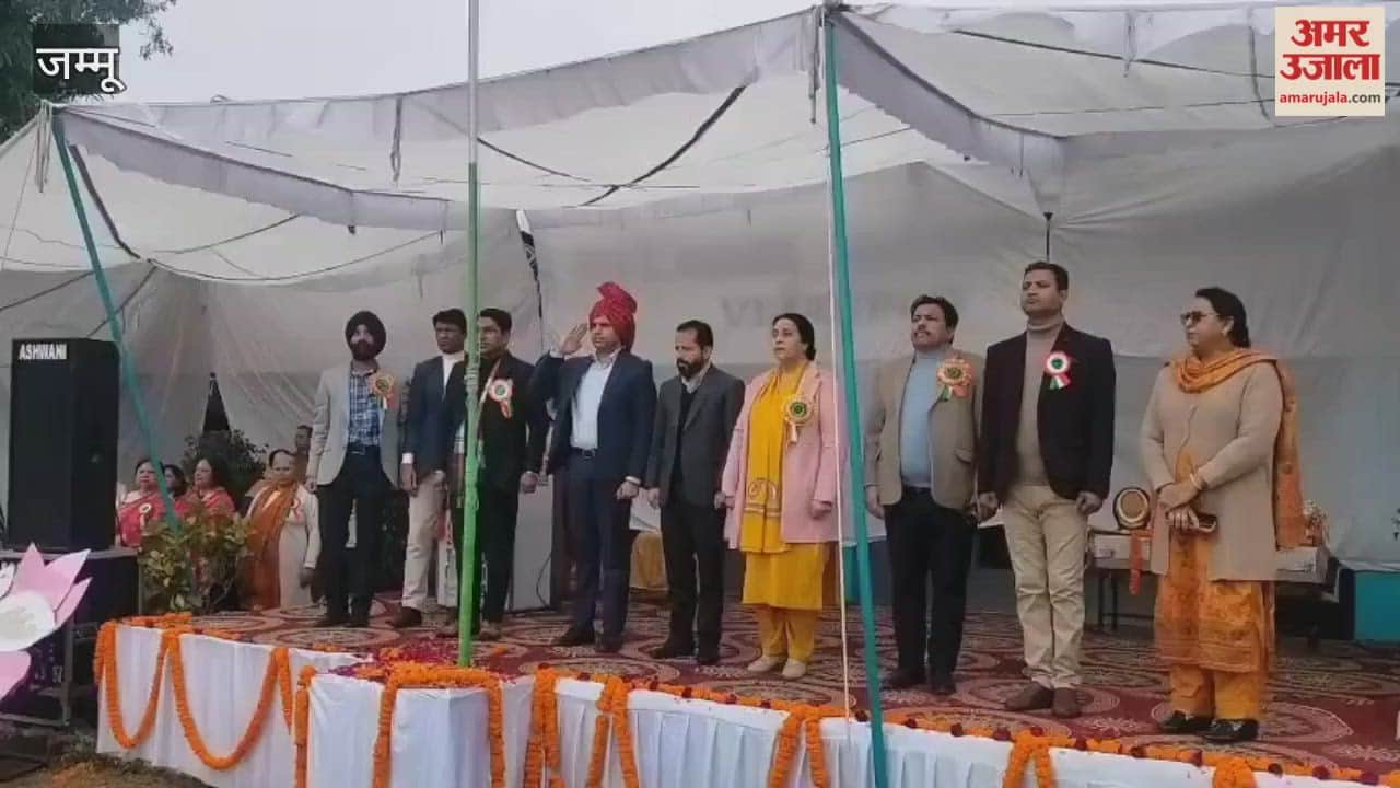 SDM Sandeep Dubey hoisted the tricolor on the 77th Republic Day in Vijaypur.