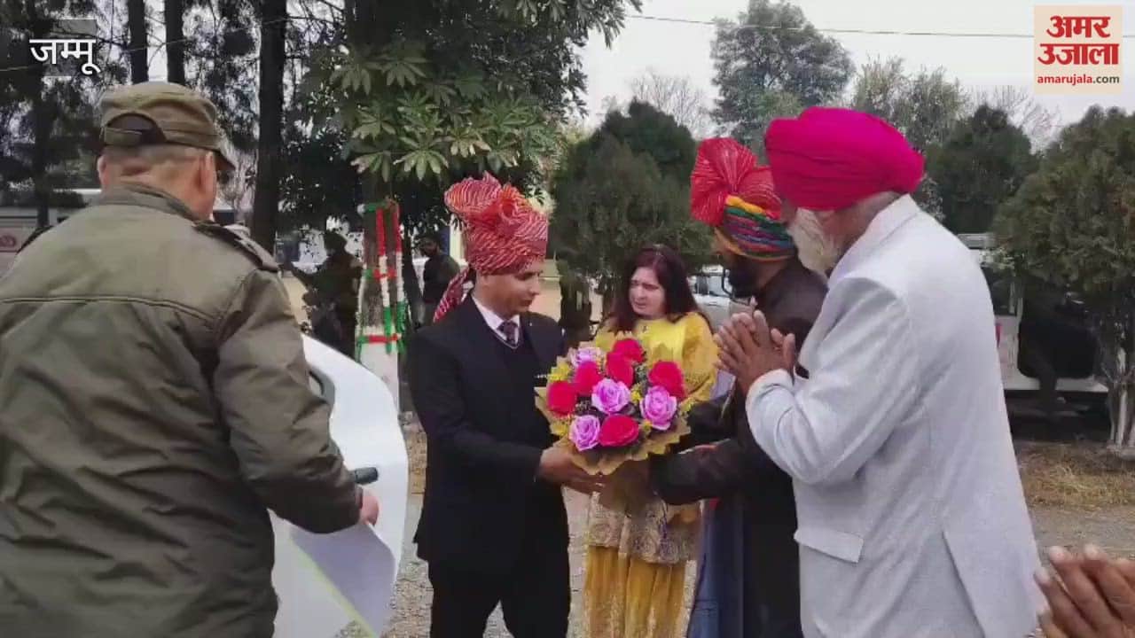 ADC Nowshera hoisted the tricolor and took the salute of the march past.