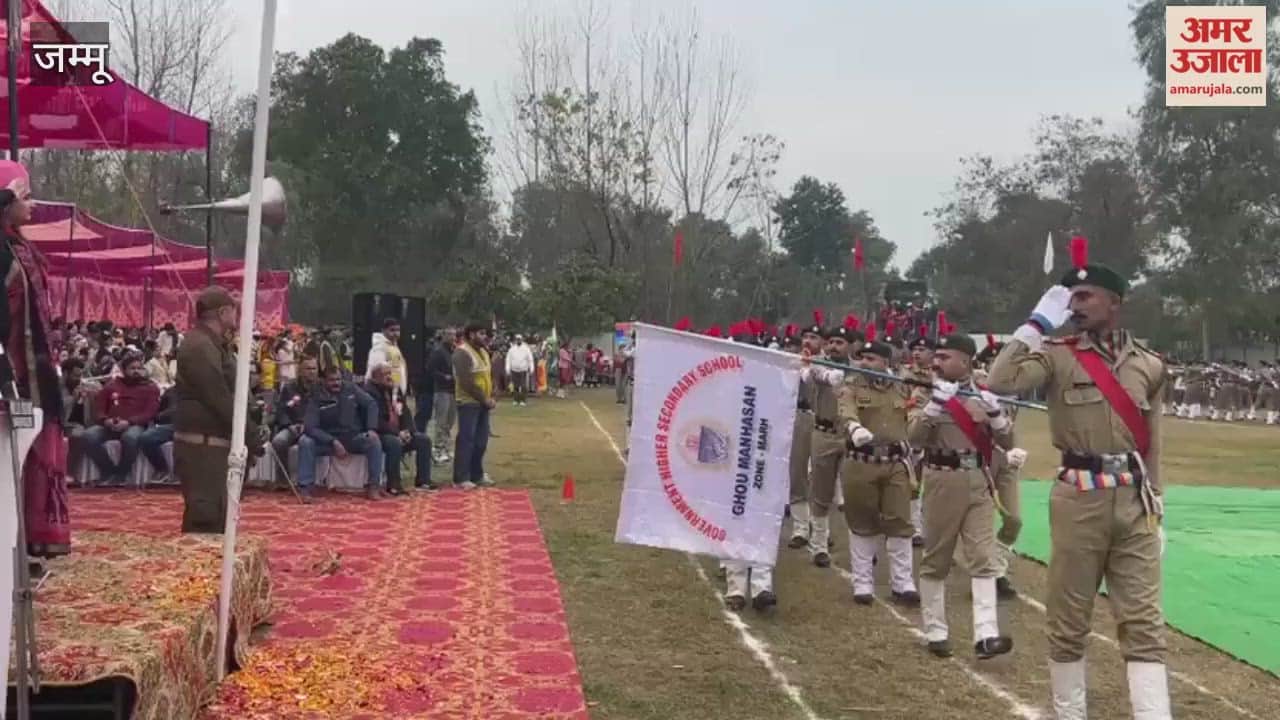 Republic Day: SDM Madh Pallavi Mishra hoisted the flag, Madh was immersed in patriotism