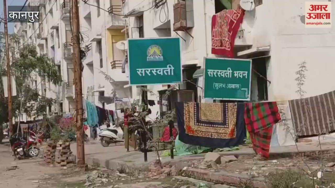 Kanpur: Broken roads and waterlogging problems in Shatabdi Nagar