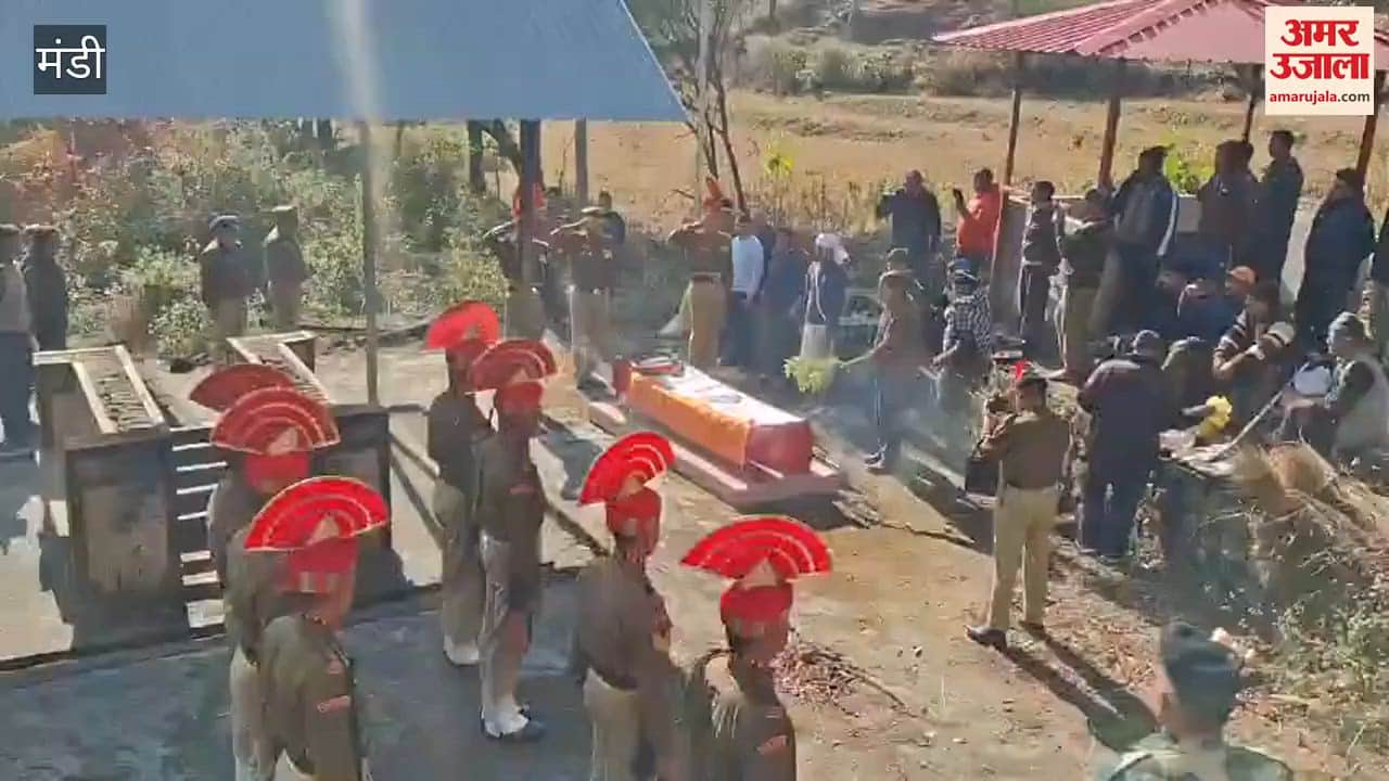 Mandi A BSF jawan lost his battle with cancer, and was cremated with full state honors
