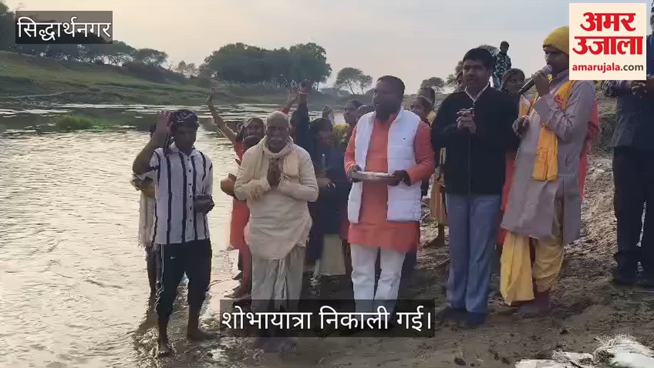 A grand Kalash procession was taken out for the Pragya Purana Katha and Hanuman idol Pran Pratishtha.