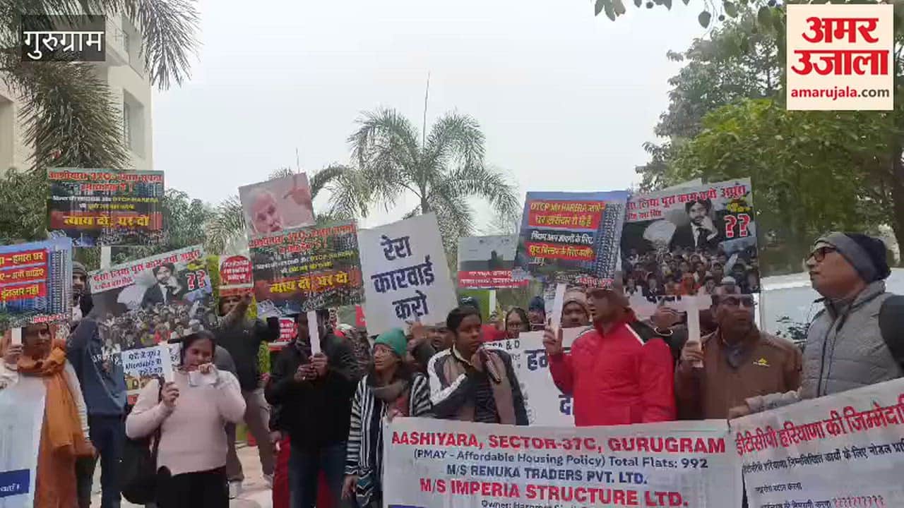 Ashiana allottees staged a protest in Gurugram