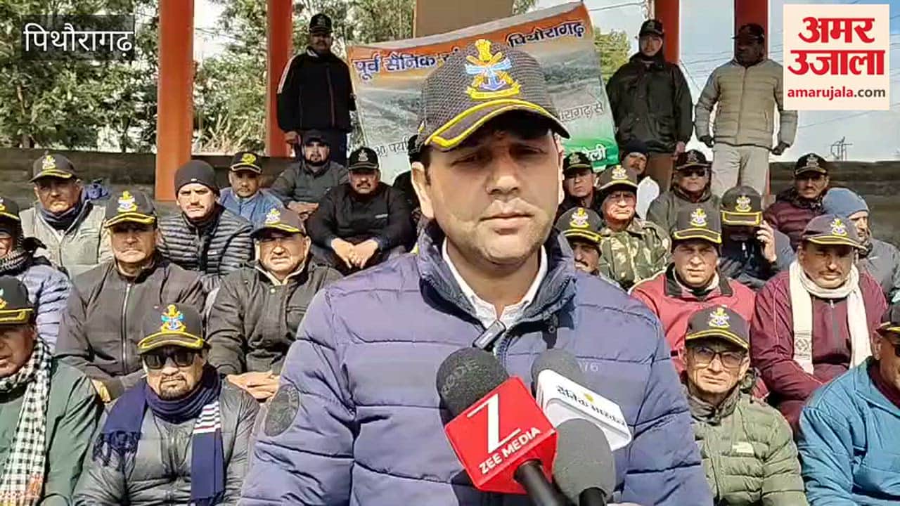 Ex-servicemen continue their protest against shifting of Environment Battalion to Pithoragarh