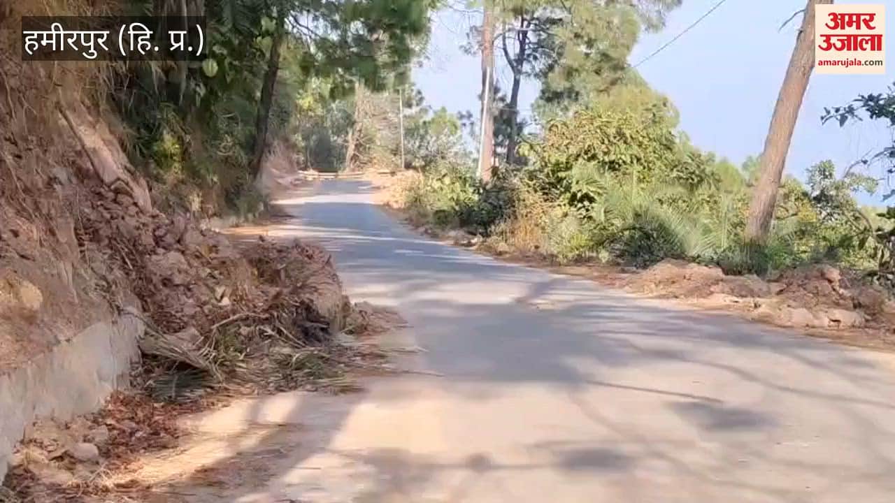 Hamirpur Traveling on the Barsar-Chabeh road is dangerous the landslides caused by the rains remain unchanged