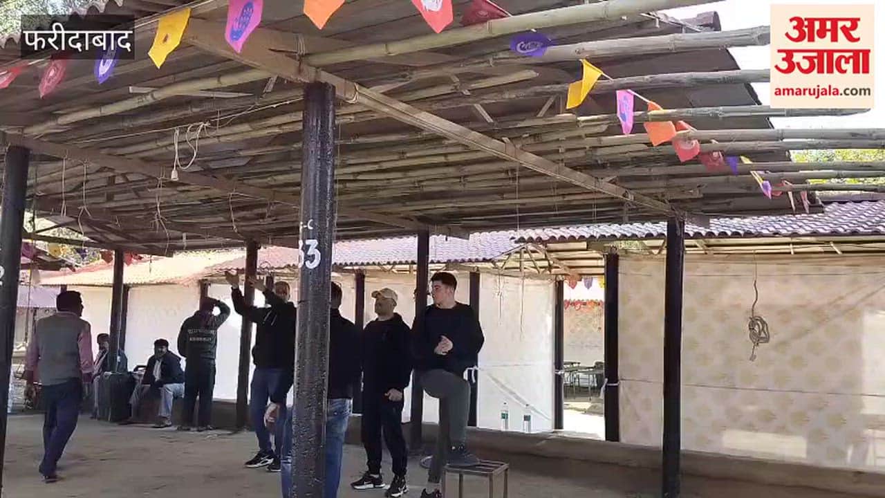 Foreign artisans at the Surajkund Fair in Faridabad