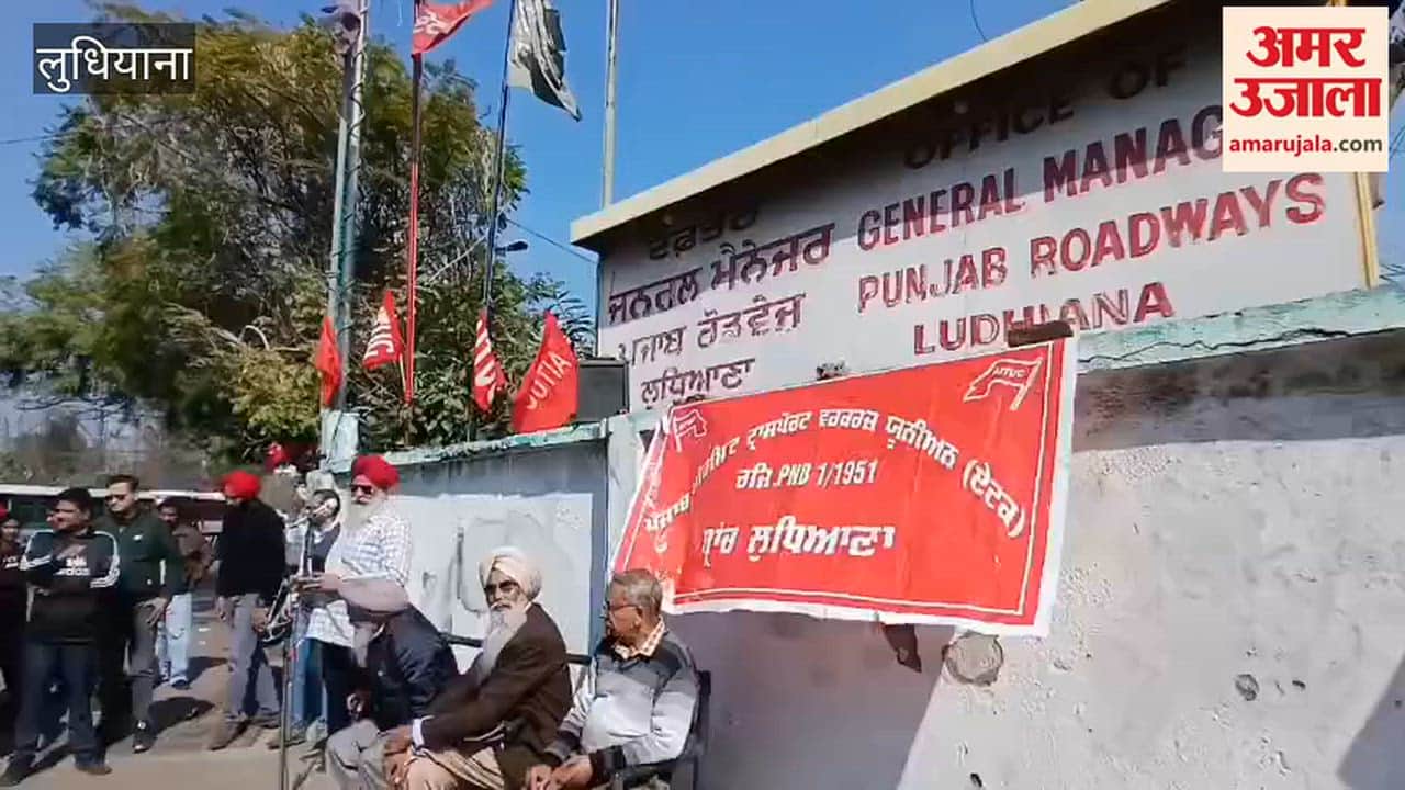 Contract employees of Punbus PRTC held a gate rally at the Ludhiana bus stand.
