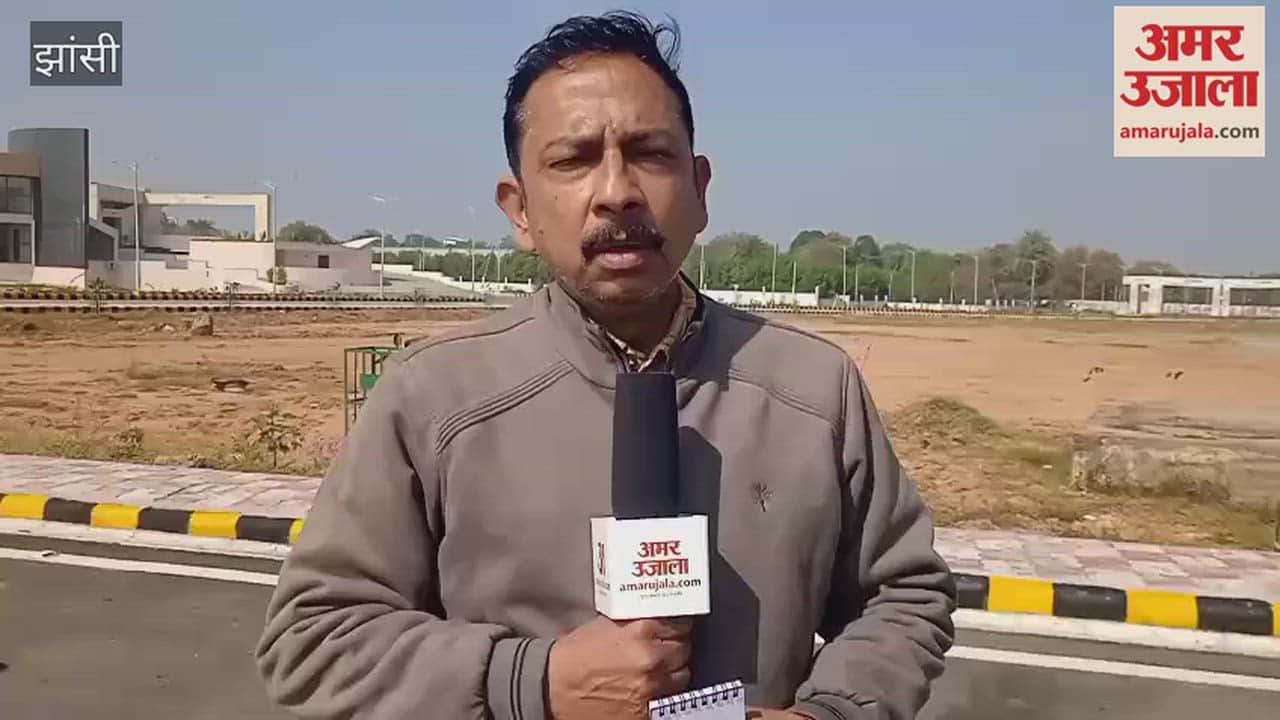 Projects worth crores of rupees of Municipal Corporation and Authority are gathering dust in Jhansi.