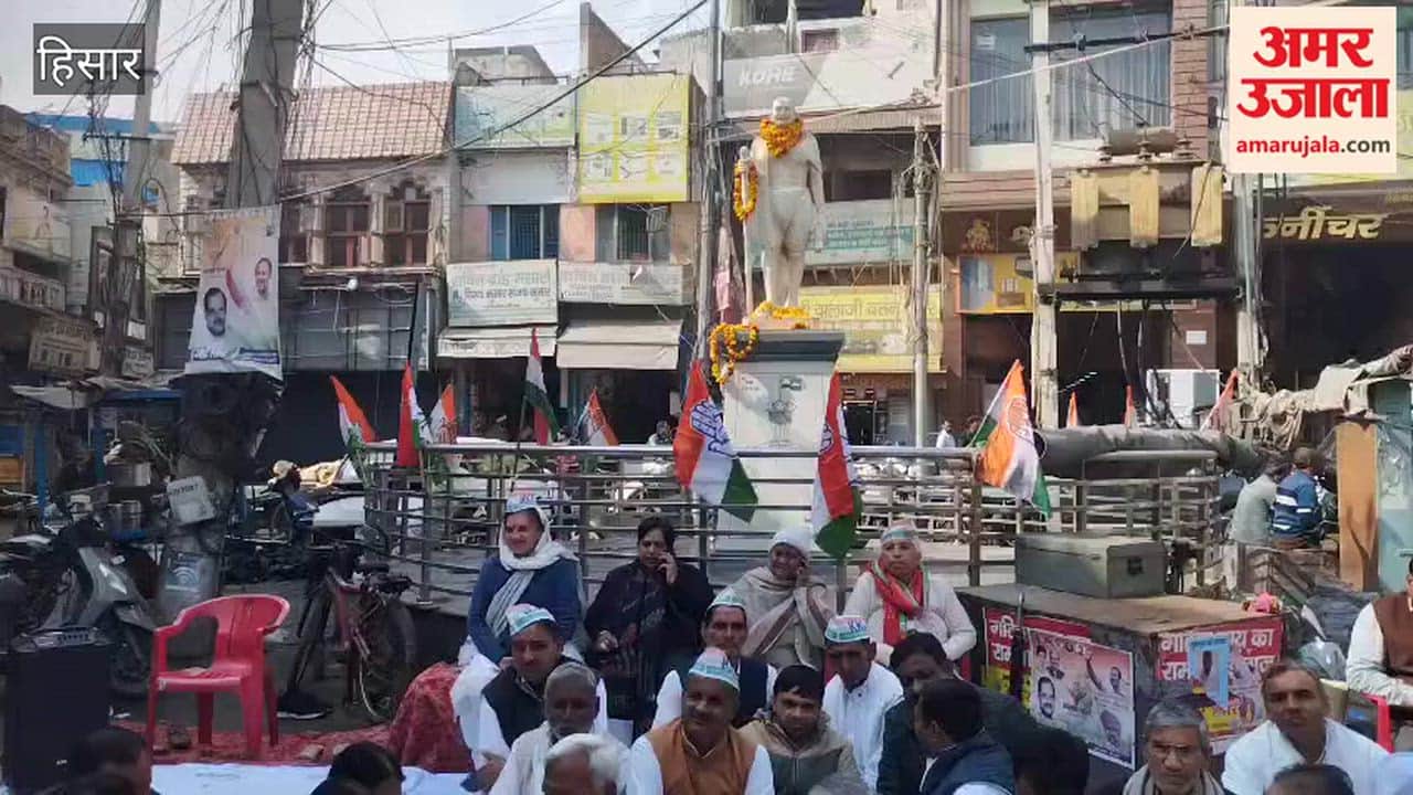 Congress holds symbolic protest in Hisar on Gandhi's martyrdom day, opposing changes to MNREGA and cuts to senior citizens' pensions.