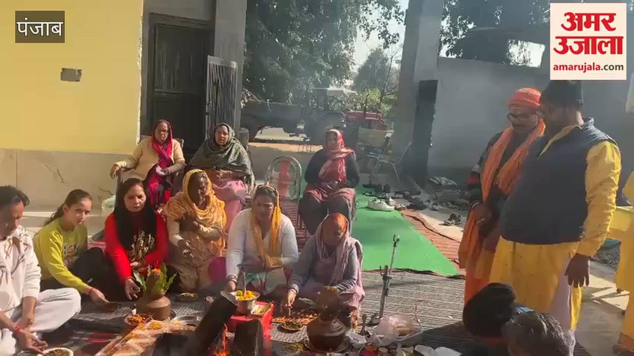 Weekly kirtan at Shiv Shakti Maa Baglamukhi Dham in Hadiabad, Phagwara.