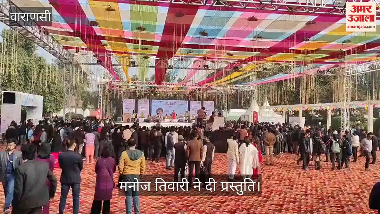 Bhojpuri singer and MP Manoj Tiwari performed at Banaras Literature Festival