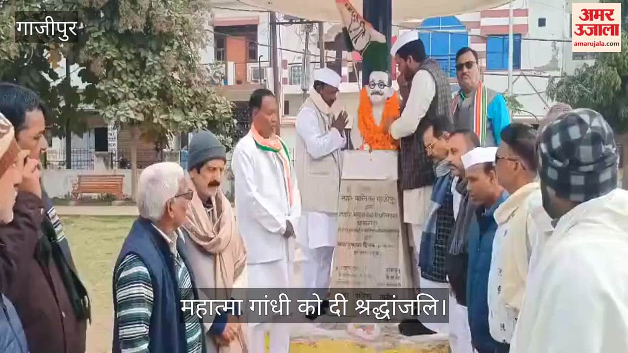 Tributes paid to Mahatma Gandhi on his martyrdom day; BJP targeted