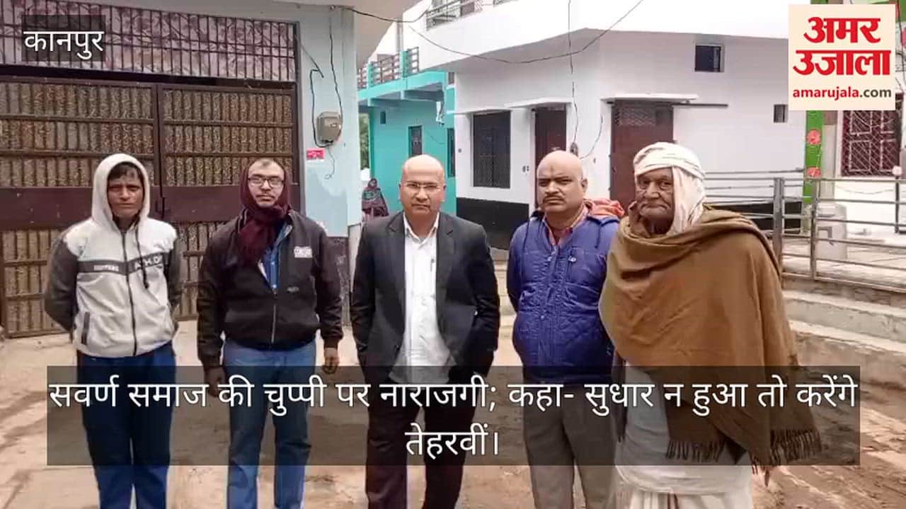 कानपुर: यूजीसी नियमों के खिलाफ वकीलों और किसानों ने मुंडन कराकर जताया आक्रोश