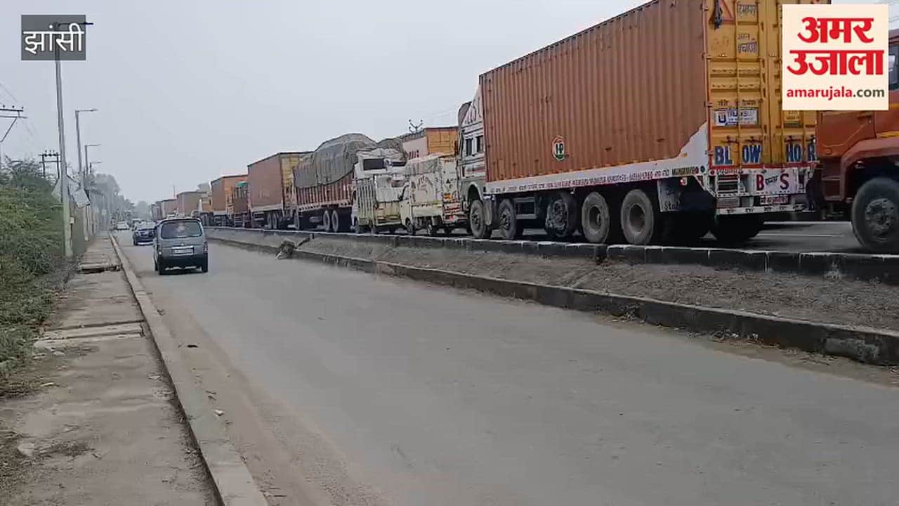 Heavy traffic jam on Jhansi-Kanpur highway, many vehicles stranded