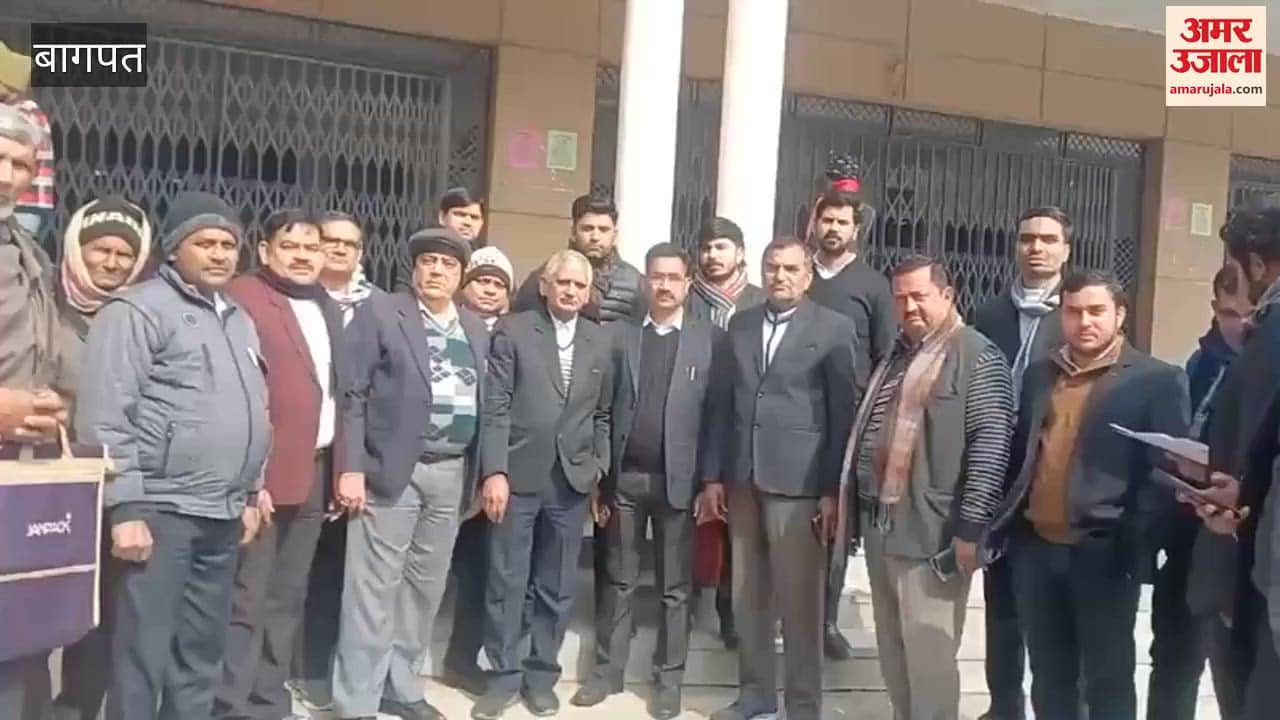 Baghpat: Advocates protest against UGC law, submit memorandum to ADM Judicial