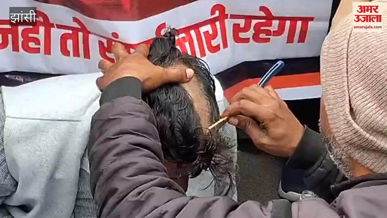 Jhansi: Upper caste people took to the streets to protest against the new UGC rules, shaving their heads and staging a strong protest.
