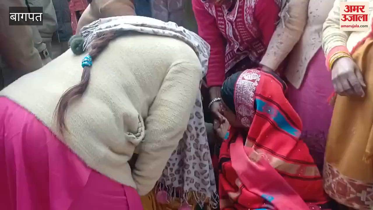Baghpat:  Anganwadi Assistant Falls Ill During Protest, Shifted to District Hospital